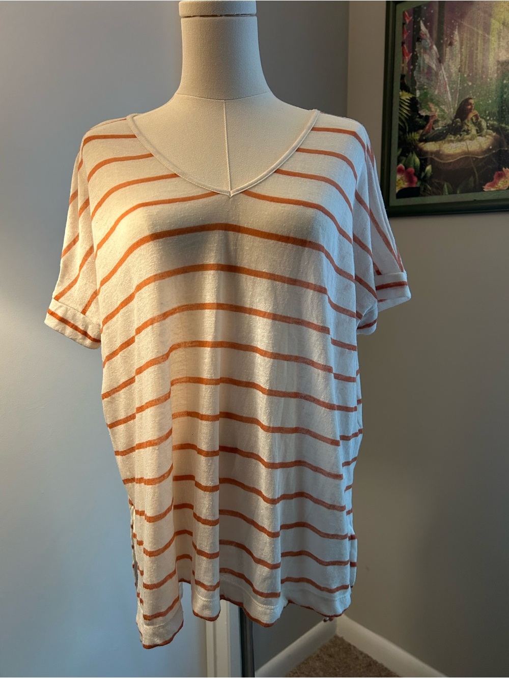 🍑Forever 21 White V-Neck Short Sleeve Tee with Orange Stripes🍑